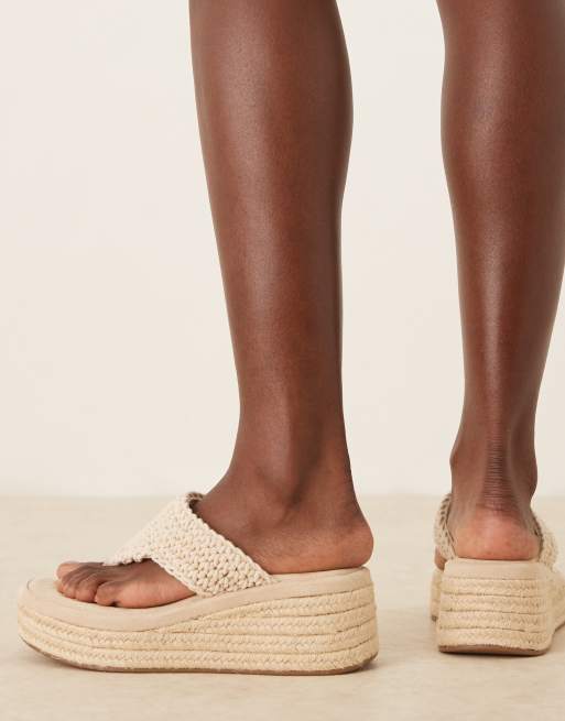 ASOS DESIGN - Toucan - Sandales compensées en maille au crochet à entredoigt - Naturel, 2 de 4