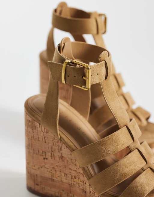 ASOS DESIGN – Tova – Keilabsatzschuhe in Sandbeige mit T-Steg und Gitterdesign, 4 von 4