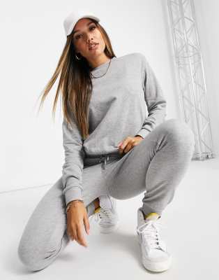 sweatpants with sweatshirt