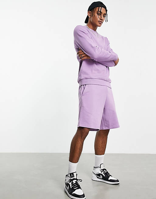 Men tracksuit with sweatshirt and oversized shorts in purple 