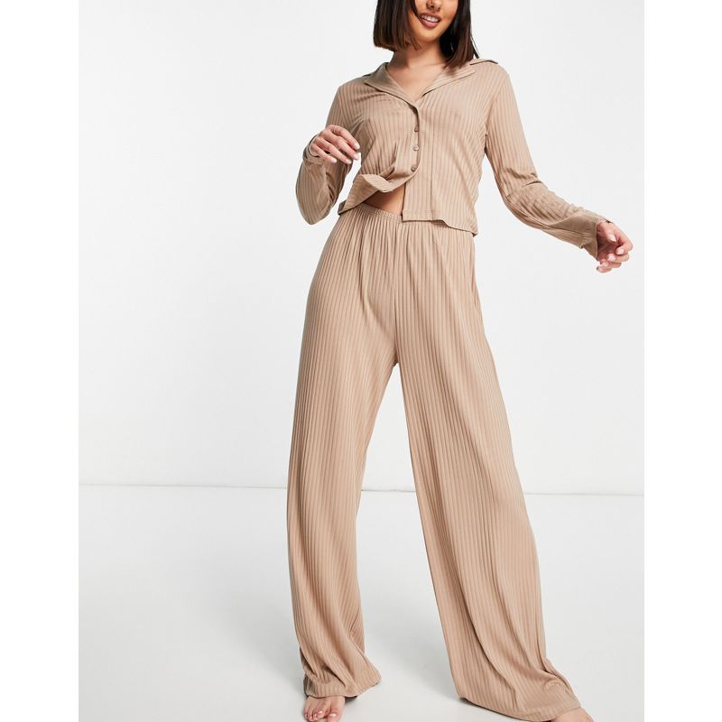 DESIGN – Traditioneller, anschmiegsamer Pyjama aus Hemd und Hose in Pilzbraun mit Rippenstruktur