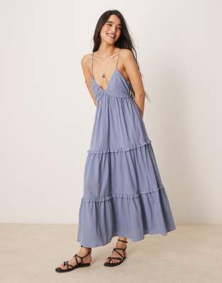 ASOS DESIGN - Träger-Maxikleid in Boyfriend-Blau mit Knitteroptik