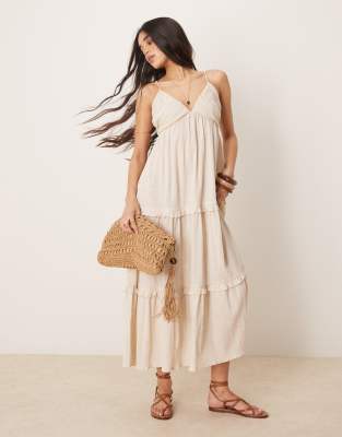 ASOS DESIGN - Träger-Maxikleid in Hellbeige mit Crinkle-Optik-Bunt
