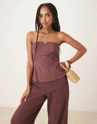ASOS DESIGN - Trägerloser Jumpsuit aus Baumwolle in Schokobraun mit Oberteil in Leinenoptik
