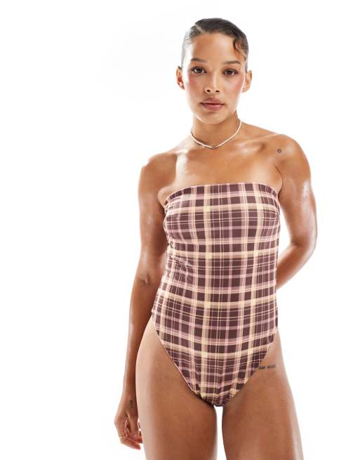 ASOS DESIGN – Trägerloser, karierter Badeanzug zum Wenden in Rosa und Braun, 4 von 4