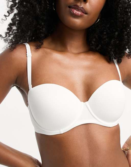 ASOS DESIGN – Trägerloser Mikrofaser-BH in Weiß mit geformten Körbchen und mehreren Tragevarianten, 3 von 4