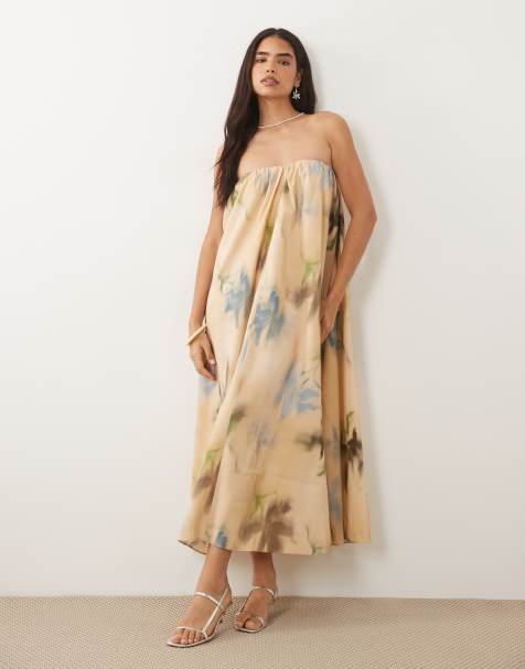 ASOS DESIGN – Trägerloses, gerafftes Maxikleid in Cremeweiß geblümt - view 1