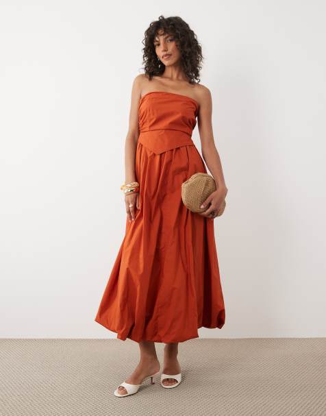 ASOS DESIGN – Trägerloses, gerafftes Midikleid in Rostrot - view 1