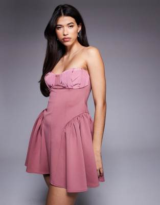 ASOS DESIGN - Trägerloses, kurzes Skater-Kleid in Blush mit Kontrast-Körbchen-Gelb