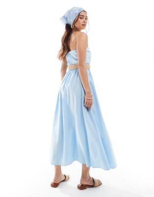 ASOS DESIGN - Trägerloses Leinen-Midikleid in Pastellblau mit weitem Rock und Gürtel