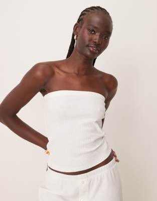 ASOS DESIGN - Trägerloses Longline-Oberteil in Creme-Weiß