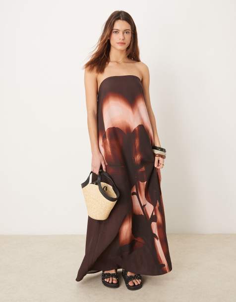ASOS DESIGN – Trägerloses Maxikleid aus Cupro in Burgunderrot mit Blumenprint - view 1