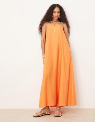 ASOS DESIGN - Trägerloses Maxikleid aus Cupro in Papayaorange