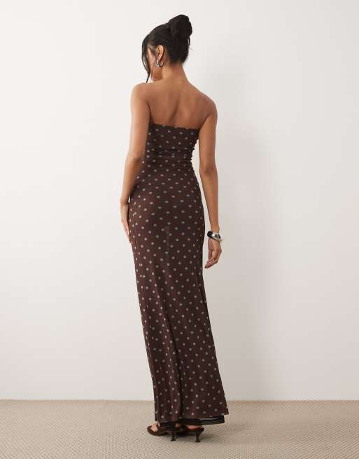 ASOS DESIGN – Trägerloses Maxikleid aus transparentem Netzstoff in Braun mit Polka Dots, 4 von 4