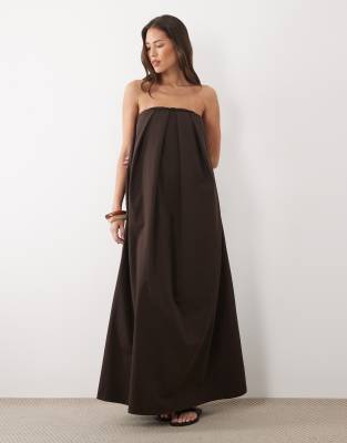 ASOS DESIGN - Trägerloses Maxikleid in Braun