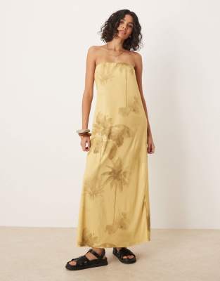ASOS DESIGN - Trägerloses Maxikleid in Gelb mit Palmenmuster-Bunt
