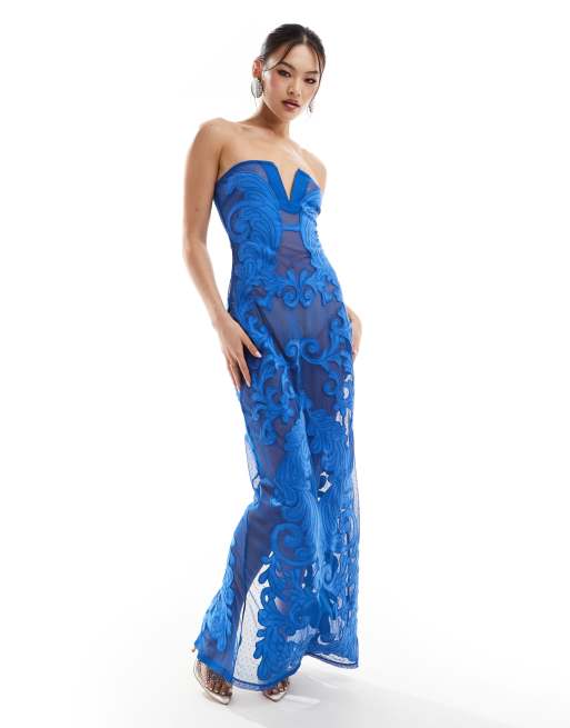 ASOS DESIGN – Trägerloses Maxikleid in Kobaltblau aus Dobby-Netzstoff mit Applikationen