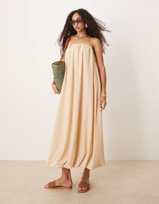 ASOS DESIGN - Trägerloses Maxikleid in neutraler Farbe mit Ballonsaum
