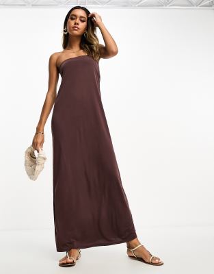 ASOS DESIGN – Trägerloses Maxikleid in Schokobraun