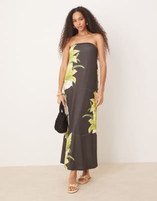 ASOS DESIGN - Trägerloses Maxikleid in Schwarz mit grünem Pflanzen-Muster-Bunt