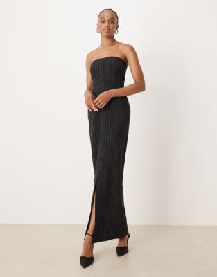 ASOS DESIGN - Trägerloses Maxikleid in Schwarz mit Streifen und Schlitz vorne