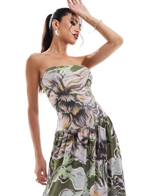 ASOS DESIGN – Trägerloses Maxikleid mit dunklem Blumenmuster und gerafftem, abfallendem Saum, 3 von 4