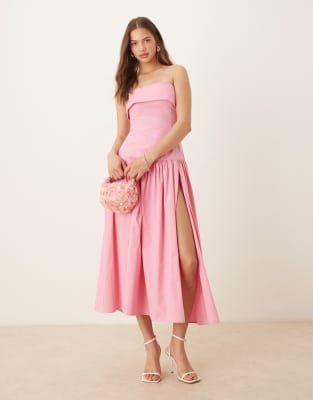 ASOS DESIGN - Trägerloses Midikleid in Rosa mit Umschlagdetail und asymmetrischem Design