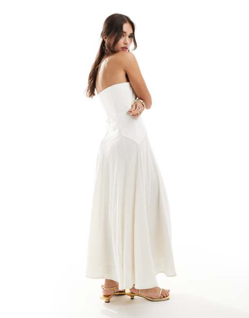 ASOS DESIGN – Trägerloses Midikleid in Weiß mit weitem Rock, 2 von 4