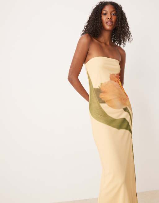 ASOS DESIGN – Trägerloses Netzstoff-Maxikleid in Buttermilchgelb mit platziertem Blumenprint, 2 von 4