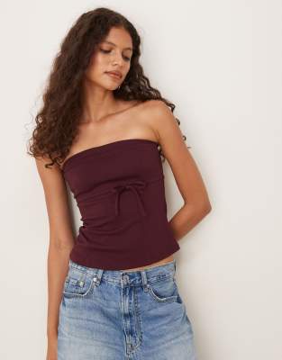 ASOS DESIGN - Trägerloses Oberteil aus Jersey-Twill in Burgunderrot mit Taillenband, Kombiteil