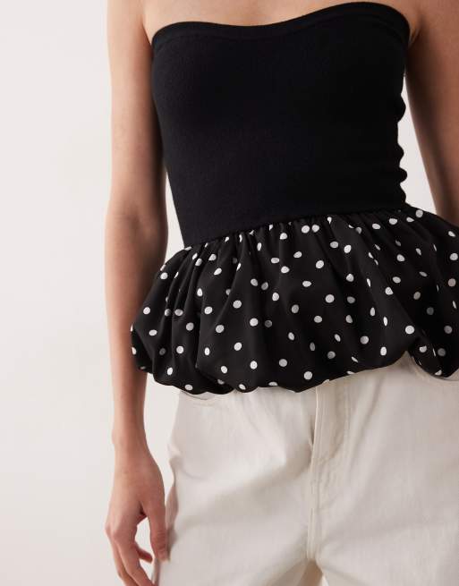 ASOS DESIGN – Trägerloses Oberteil aus Webstoff in Schwarz mit weißen Polka Dots und Rüschensaum, 3 von 4
