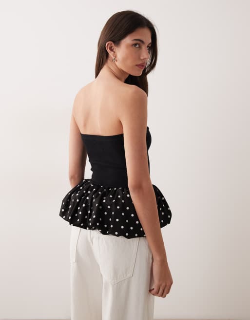 ASOS DESIGN – Trägerloses Oberteil aus Webstoff in Schwarz mit weißen Polka Dots und Rüschensaum, 4 von 4