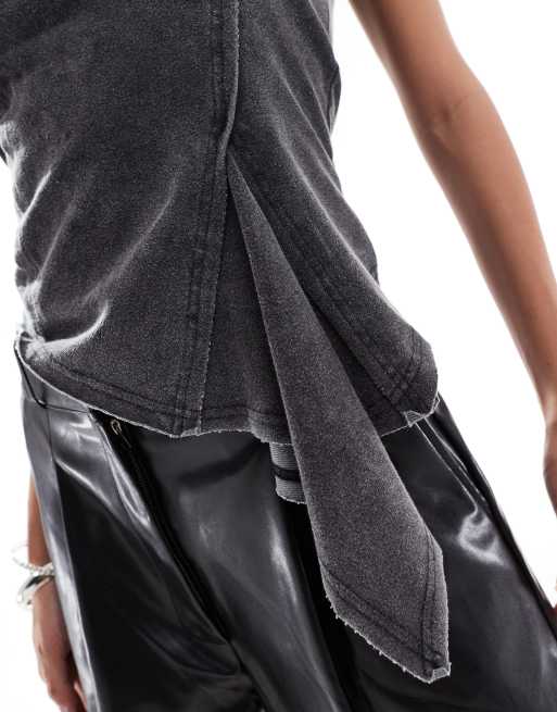 ASOS DESIGN – Trägerloses Oberteil im Denim-Look in Anthrazit-Waschung mit Godet-Details, 3 von 4