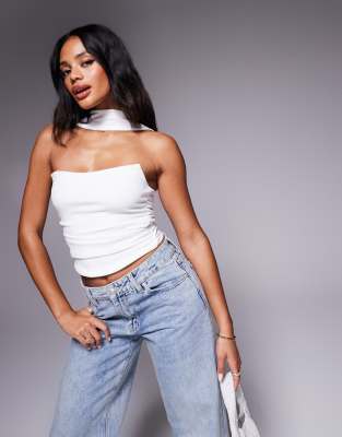 ASOS DESIGN - Trägerloses Oberteil in Elfenbeinweiß mit Schaldetail am Ausschnitt