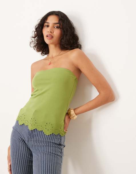 ASOS DESIGN – Trägerloses Oberteil in Grün mit besticktem Saum und Lochmuster - view 1