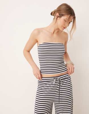 ASOS DESIGN - Trägerloses Oberteil in Marineblau und Weiß gestreift, Kombiteil-Bunt