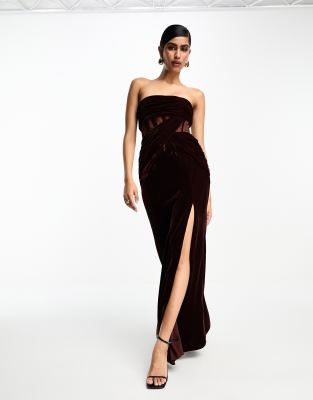 ASOS DESIGN - Trägerloses Samt-Maxikleid in Schokobraun mit Korsettdetail