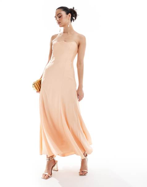 ASOS DESIGN – Trägerloses Satin-Midikleid in Pfirsich mit geformtem Ausschnitt - view 1
