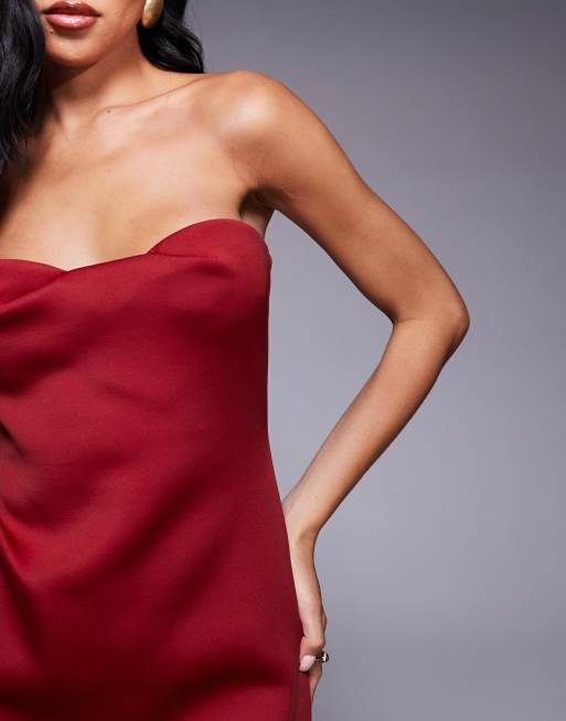ASOS DESIGN – Trägerloses, strukturiertes Maxikleid aus neoprenartigem Stoff in dunklem Kirschrot, 3 von 4