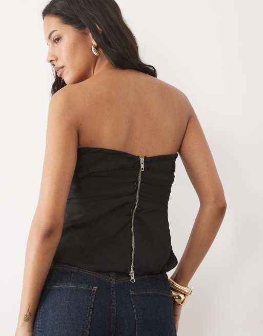 ASOS DESIGN trägerloses Top mit Blumenverzierung, 4 von 4