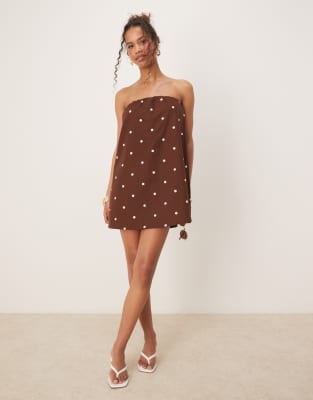 ASOS DESIGN - Trägerloses Trapez-Minikleid in Schokobraun mit Punktemuster-Bunt