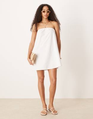 ASOS DESIGN - Trägerloses Trapez-Minikleid in Weiß