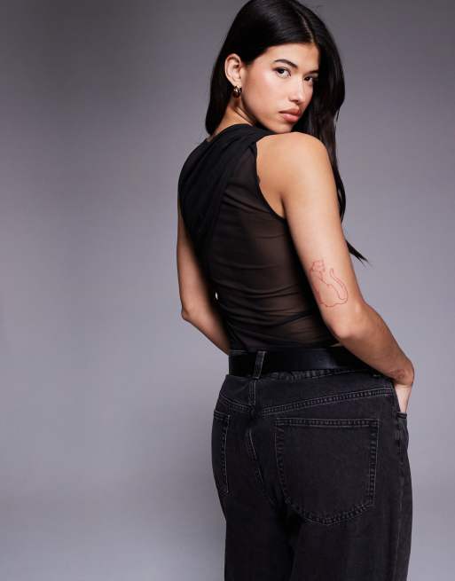 ASOS DESIGN – Trägertop aus Netzstoff in Schwarz mit verdrehtem, asymmetrischem Lagen-Design, 3 von 4