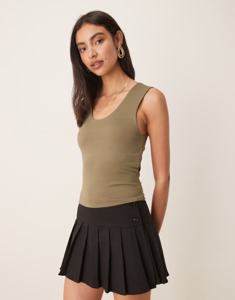 ASOS DESIGN – Trägertop aus weicher Baumwolle in Khaki mit U-Ausschnitt - view 1