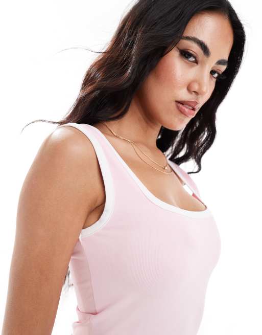 ASOS DESIGN – Trägertop in Babyrosa mit eckigem Ausschnitt und Kontrast-Einfassung