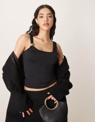 ASOS DESIGN - Trägertop in Schwarz mit goldfarbenem Trägerdetail