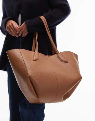 ASOS DESIGN - Tragetasche aus strukturiertem PU mit gerafften Ecken in frischem Camel-Grau