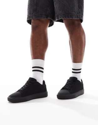  trainer with toe cap