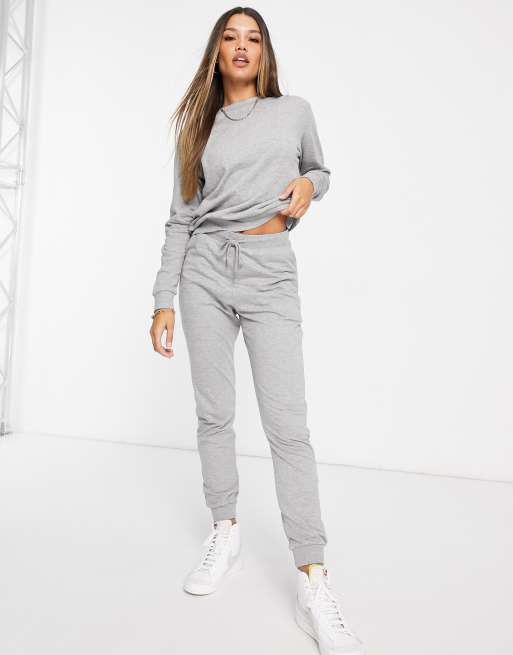 ASOS DESIGN – Trainingsanzug mit schmalem Schnitt, bestehend aus Sweatshirt und Jogginghose in Kalkgrau , 4 von 4