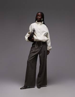 ASOS DESIGN - Trainingsjacke aus Nylon in Wollweiß mit Ballonsaum